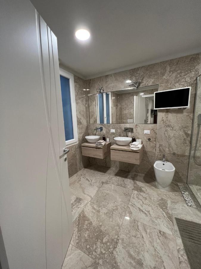 Luxury 1 Al Duomo Di Parma Apartment Bagian luar foto